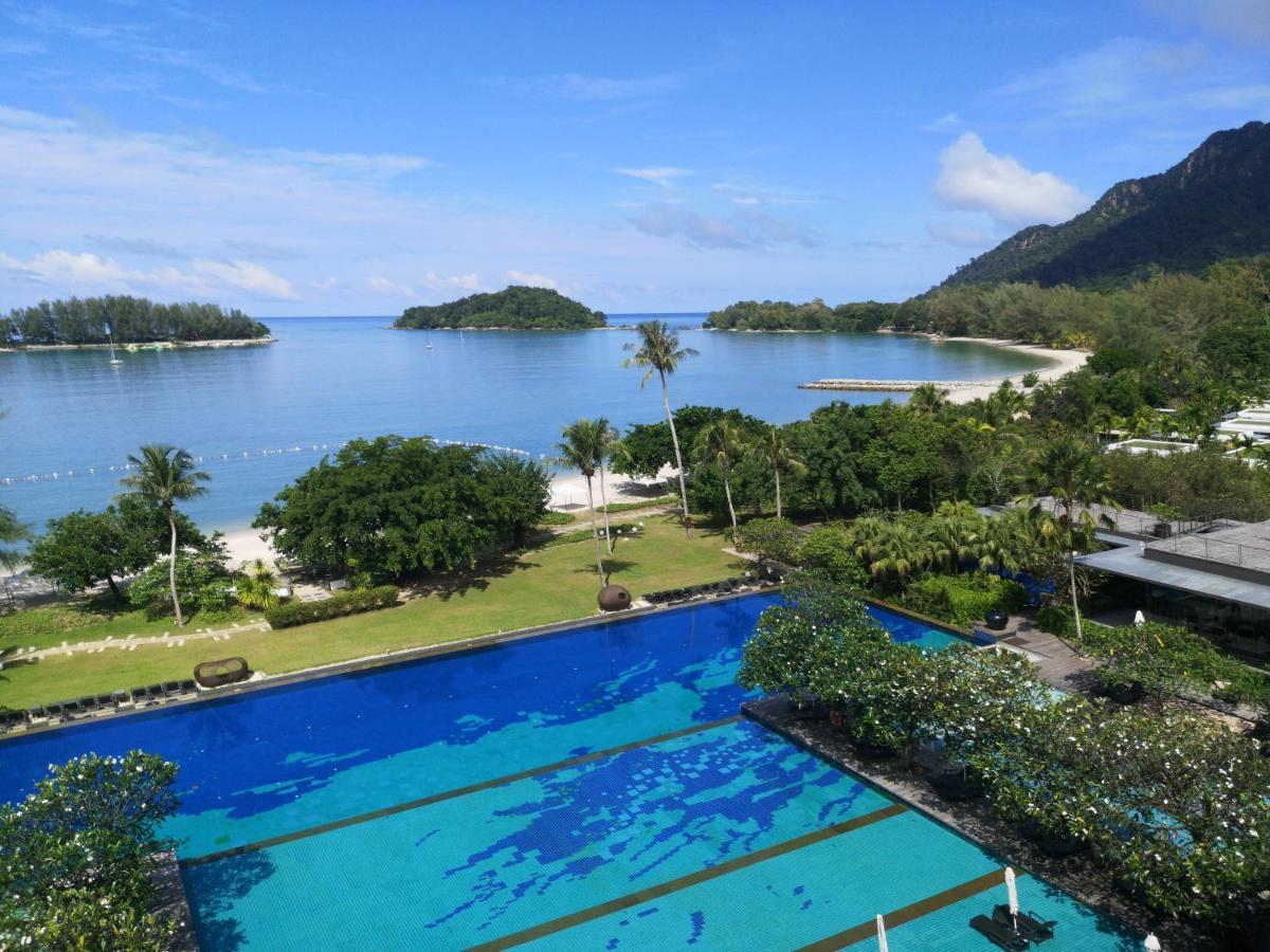 เดอะ แดนนา ลังกาวี - ในเครือสมอลล์ลักชัวรี โฮเทลออฟเดอะเวิลด์ Hotel ปันไตก็อก ภายนอก รูปภาพ The swimming pool at the Shangri-La Tanjung Rhu Resort