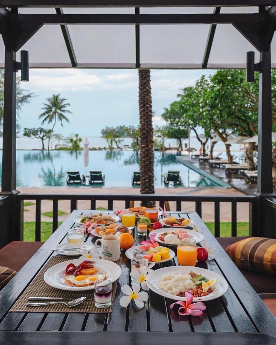 เดอะ แดนนา ลังกาวี - ในเครือสมอลล์ลักชัวรี โฮเทลออฟเดอะเวิลด์ Hotel ปันไตก็อก ภายนอก รูปภาพ Breakfast at the pool